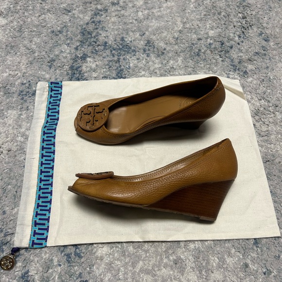 Tory Burch Sally Wedge Pump Heels Womens 8.5 Brown Leather Logo with dust bag - Picture 3 of 9